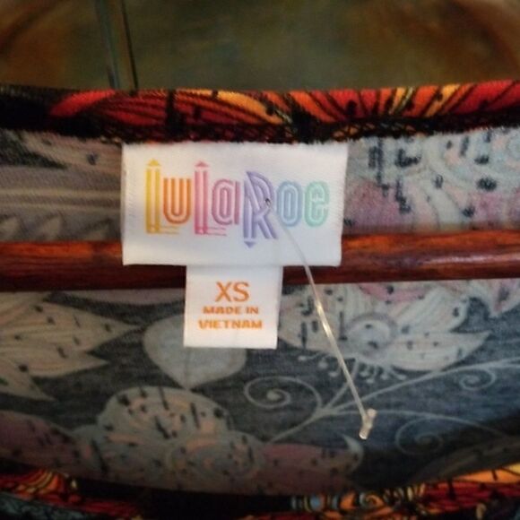 DARLING LULAROE XS TOP!!! NEW WITHOUT TAGS!!! - Picture 3 of 8